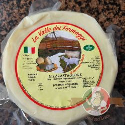 Formaggio Caprino Mezzastagione - półtwardy ser kozi średnio dojrzewający